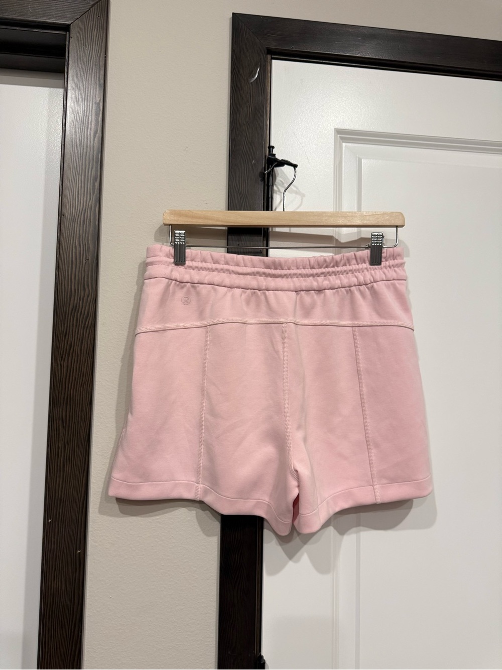 Lululemon Softstreme High-Rise Short 4"
Strawberry Milkshake